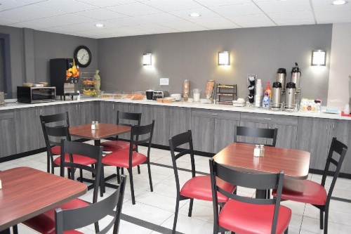 Red Roof Inn Batavia image 19