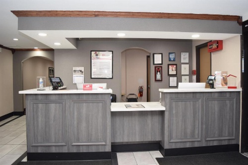 Red Roof Inn Batavia image 25