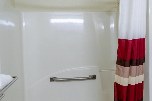 Red Roof Inn Batavia image 35