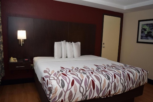 Red Roof Inn Batavia image 7