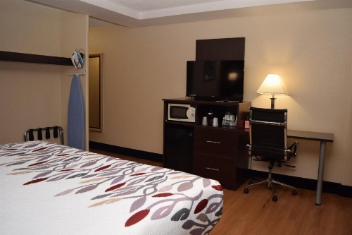 Red Roof Inn Batavia image 9